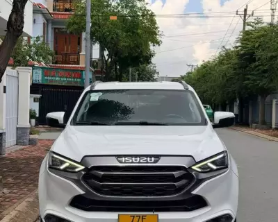 Cho thuê xe Isuzu MU-X B7 Plus tại HCM