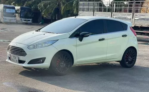 Bán Xe hơi cũ Ford Fiesta 2017