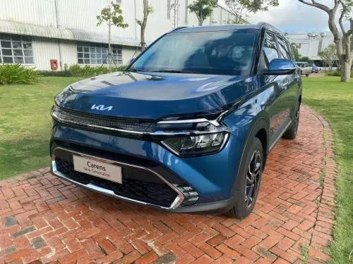 Bán Xe Kia Carens 2023