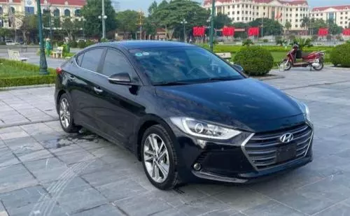Bán Xe Hyundai Elantra 2018