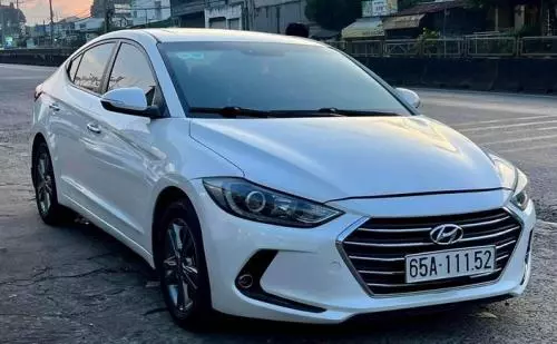 Bán Hyundai Elantra 2017