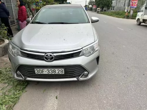 Bán xe Toyota Camry 2.0E 2015
