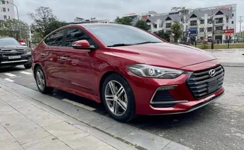 Bán Xe Hyundai Elantra Sport 2018