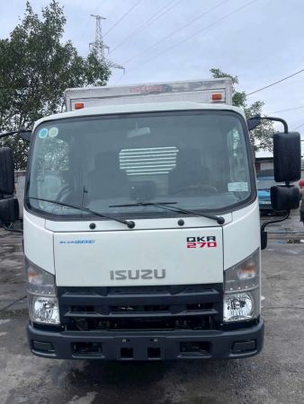 BÁN XE TẢI ISUZU QKR 270 THÙNG KÍN – ĐỜI 2023