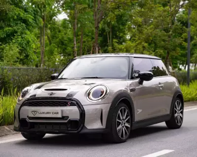 🚗 Mini Cooper S 2022: 1 vạn km - con số nói lên tất cả. Gần như chưa lăn bánh, cá tính độc nhất phố