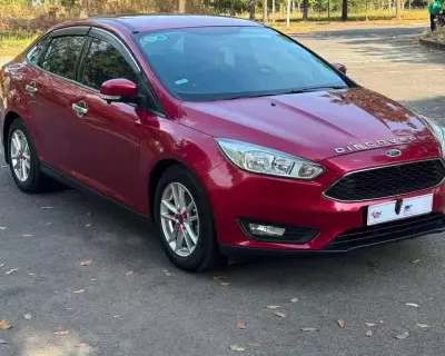Ford Focus AT 2018 đăng kí 2019 1 chủ