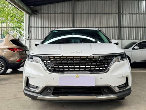 Bán xe Kia Carnival Premium 2.2D 7S 2023, màu trắng.