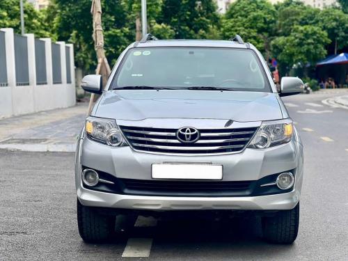 Bán xe Toyota Fortuner 2016 2.7V 4x2 AT, màu bạc