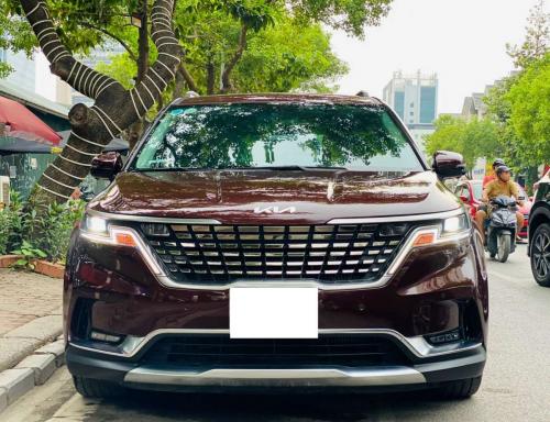 Bán xe Kia Carnival Premium 2.2D 8S 2023, màu đỏ đô