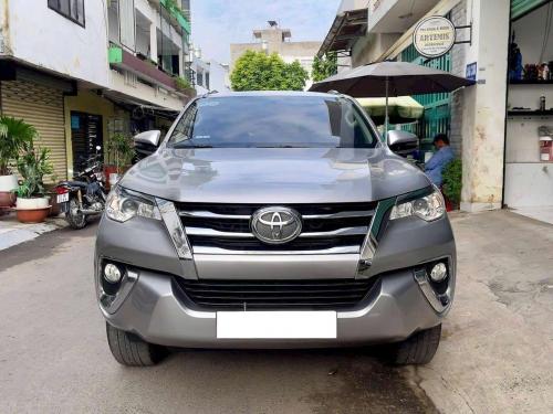 Bán xe Toyota Fortuner 2.4G 4x2 AT 2019, màu bạc