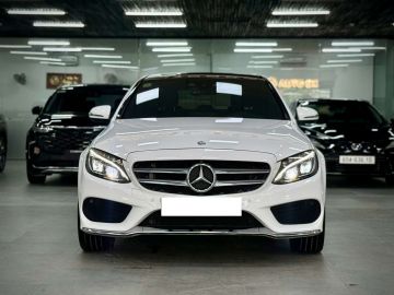 Bán xe Mercedes Benz C300 AMG 2018, màu trắng