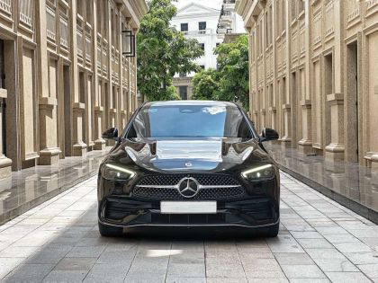 Bán xe Mercedes Benz C300 AMG CBU 2023, màu đen