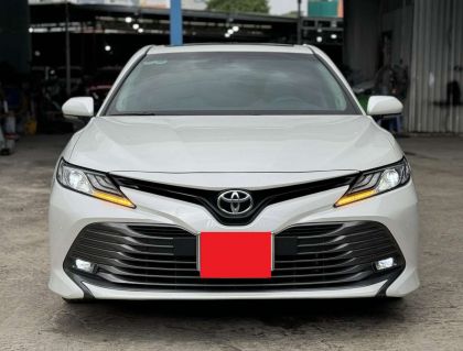 Bán xe Toyota Camry 2.5Q 2021, màu trắng ngọc trai