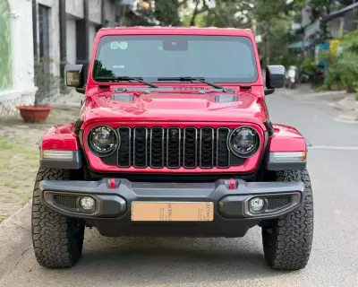 Bán xe Jeep Wrangler Rubicon 2.0 4x4 AT 2023, màu đen Wrap đỏ