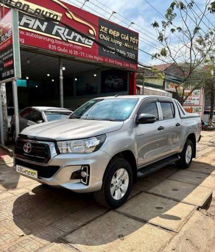 Toyota Hilux 2.4 số tự động 2020