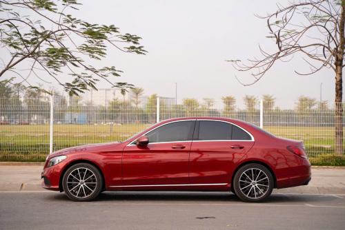 C200 exclusive 2021 đỏ/đen, lăn bánh hơn 70.000km