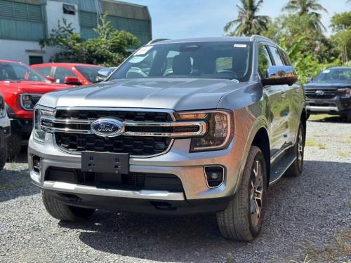  EVEREST TITANIUM 4x2