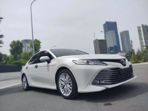 Bán xe Toyota Camry 2023