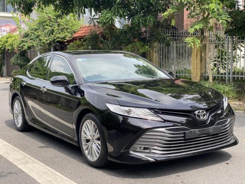 Chính chủ cần bán nhanh Toyota Camry 2.5Q 2021