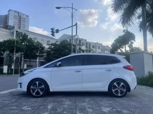 Chính chủ bán xe Kia Rondo máy xăng 2.0,bản full 