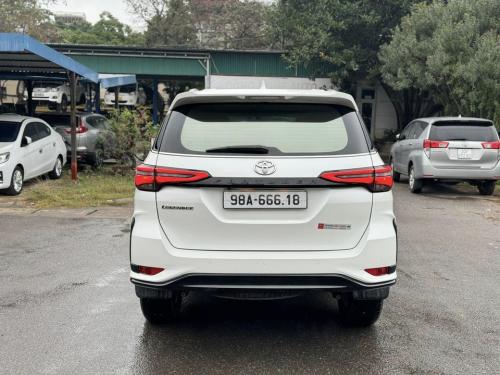 Toyota Fortuner bản 2.4 Legender