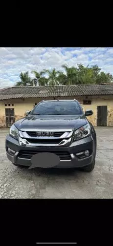  Izusu MUX 7 chỗ 3.0AT