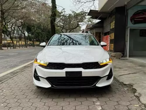Kia K5 Premium 2.0 AT 2022