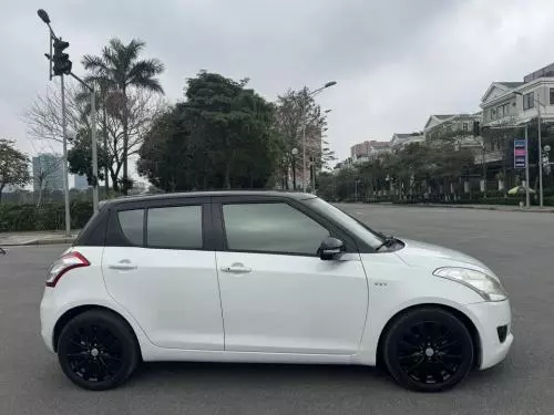 Suzuki SWIFT 2015