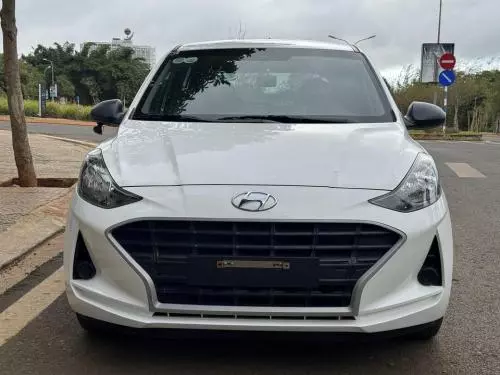 HYUNHDAI i10