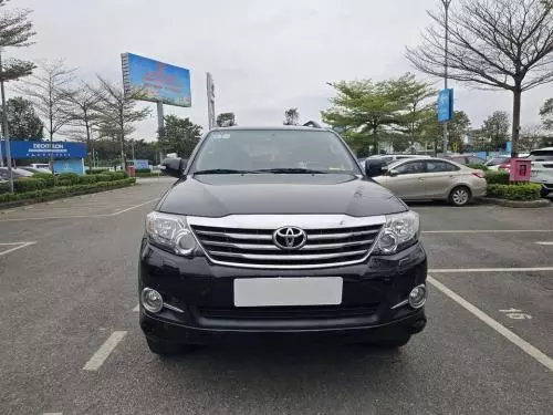 Fortuner 2.7V. 