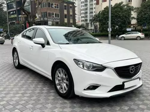 Bán xe Mazda 6 2.0 trắng.Sản xuất 2015