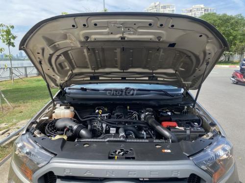 Bán Ford Ranger XLS AT 2.2L 4x2 Màu bạc giá tốt.