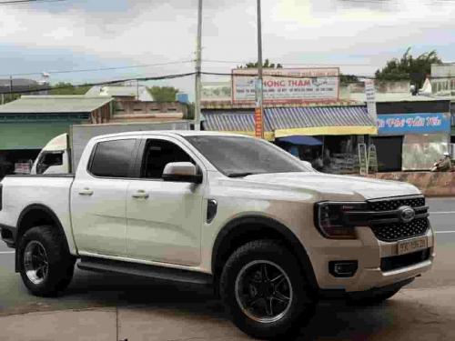 Bán xe Ford XLS 4x4 tự động 2024 1 chủ từ mới