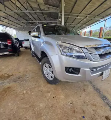 ISUZU DMAX sx 2016 số sàn 1 cầu