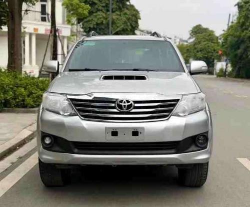 Toyota Forutner 2.5G 2015 số sàn máy dầu