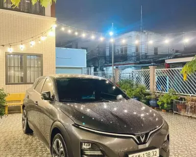 Cho thuê xe VF6 Plus tự lái tại HCM 