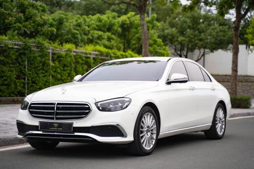 E200 Exclusive 2023 siêu lướt chỉ 1.300 km