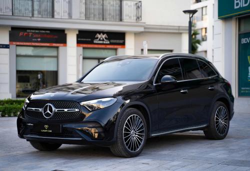 Mercedes GLC300 4Matic V1, màu Đen/ nâu
