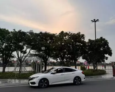 Cho thuê xe Honda Civic Gen10 tại HCM