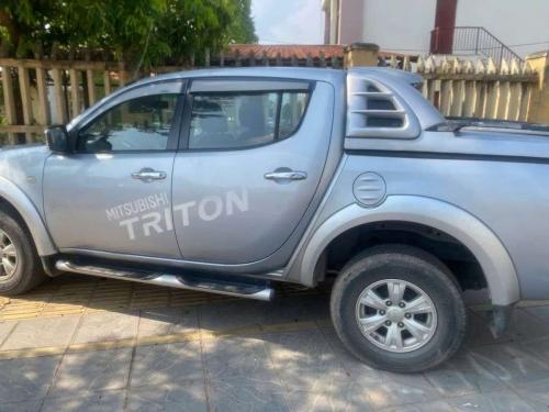 Triton sản xuất 2011 số tự động 2 cầu