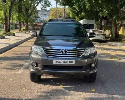 Toyota Fortuner 2.7V 1 cầu sản xuất 2014