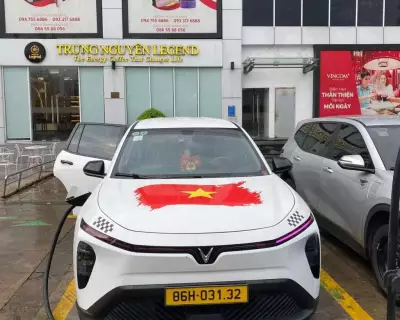 Cho thuê xe Vinfast Limo Green tại HCM
