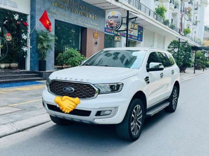 Ford Everest Titanium 4x2AT 