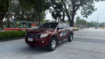 Ford ranger XLT 2013 số sàn 2 cầu 