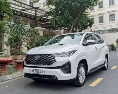 Cho thuê xe Toyota Innova Cross tại Gò Vấp