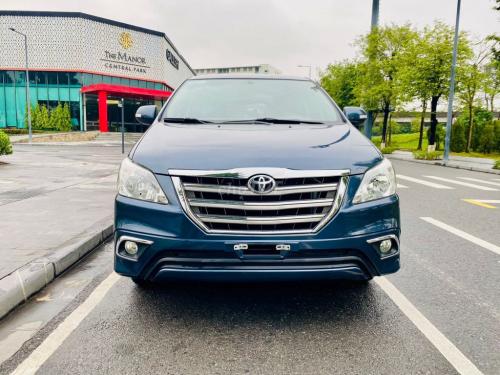 Bán xe Toyota Innova 2.0V 2015 chạy 4v6