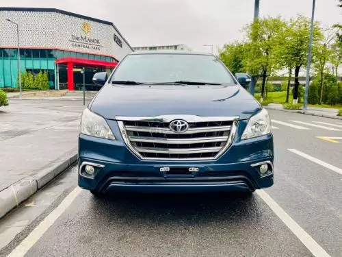 Bán xe Toyota Innova 2.0V 2015 chạy 4v6