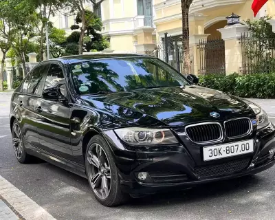 BMW 320i 2009 chạy 15 vạn km
