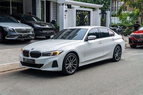 BMW 320i 2024, xe Trắng, mang cong, odo ít, giá hợp ní