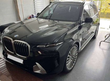 BMW X7 xDrive40i Pure bản xuất xưởng 2023 nhưng tháng 9/2025